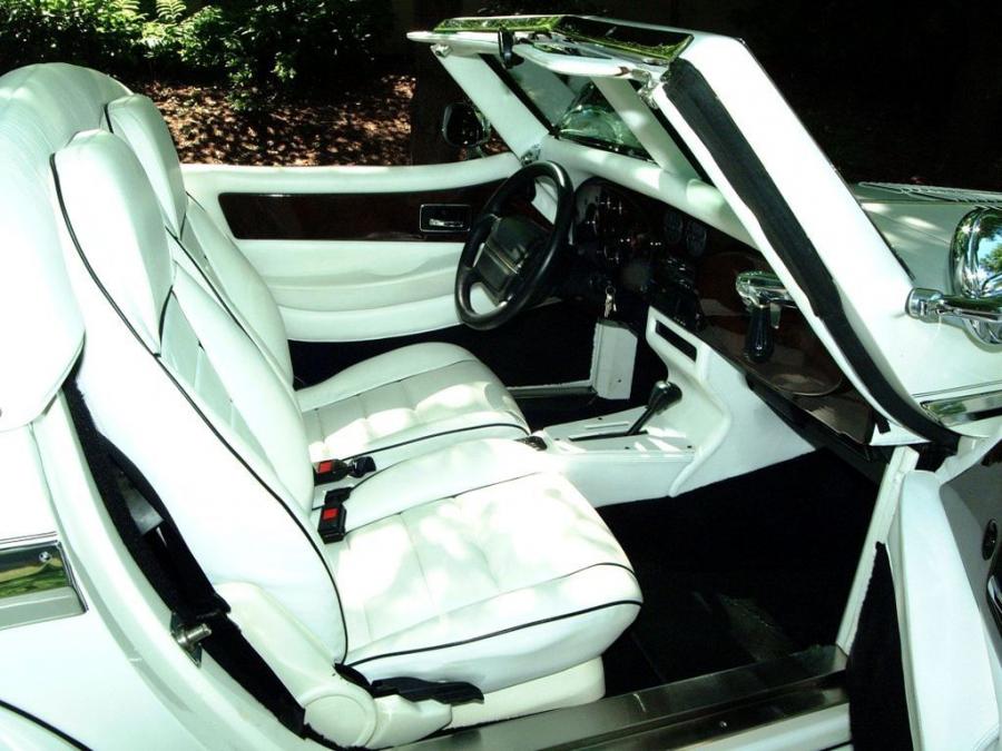 Интерьер Excalibur Series VI Roadster 1992 года  (фото 4 из 4)